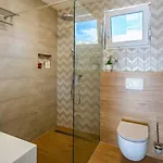 Bura With Pool And Sauna *