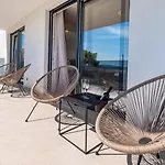 Bura With Pool And Sauna فيلة