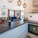Bura With Pool And Sauna Vila