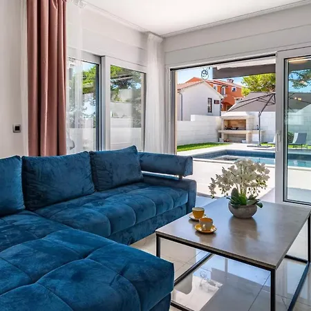 Bura With Pool And Sauna