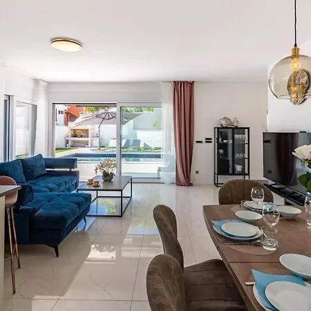 Bura With Pool And Sauna