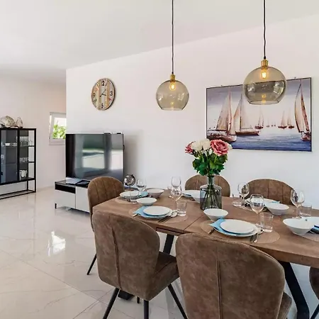 Bura With Pool And Sauna * Barbat na Rabu