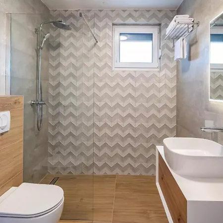 Villa Bura With Pool And Sauna *