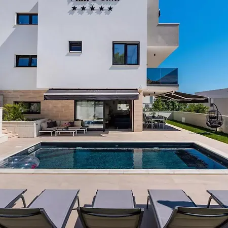 Bura With Pool And Sauna Villa *