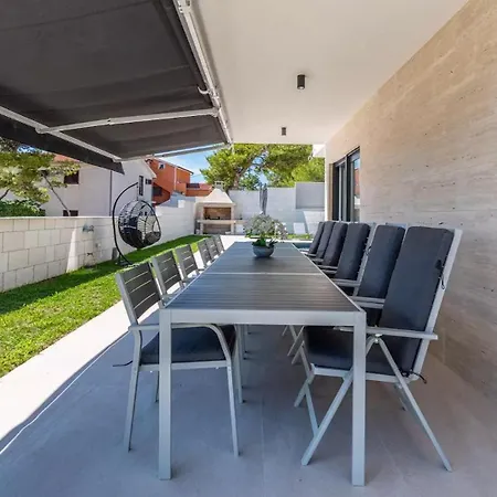 Bura With Pool And Sauna Villa *