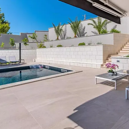 Bura With Pool And Sauna *