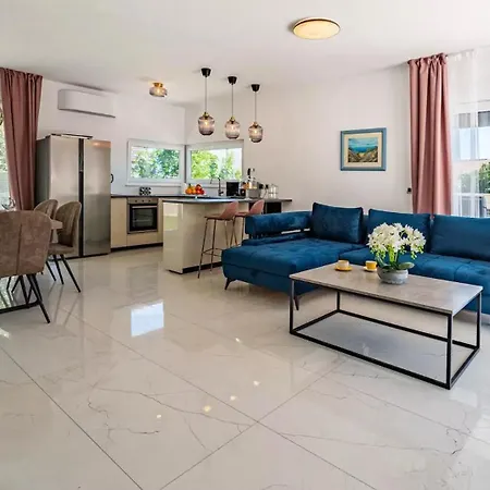 Bura With Pool And Sauna Vilă Barbat na Rabu