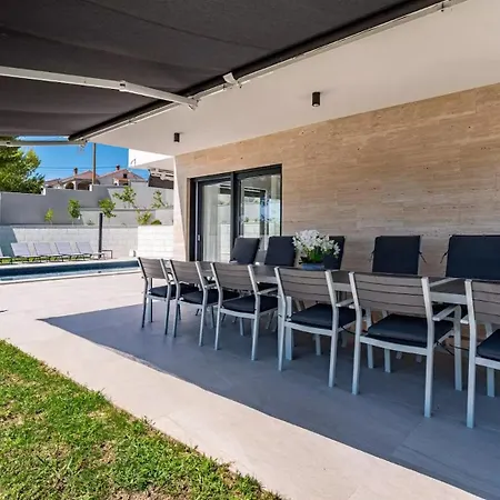 Bura With Pool And Sauna