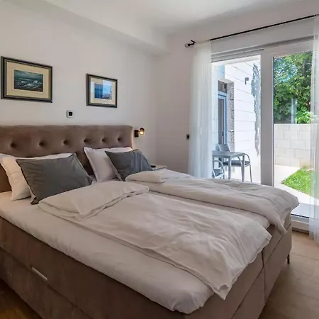 Bura Villa Barbat na Rabu