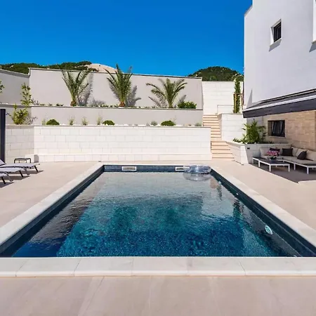 Bura With Pool And Sauna Villa *