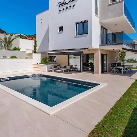 Bura With Pool And Sauna Villa