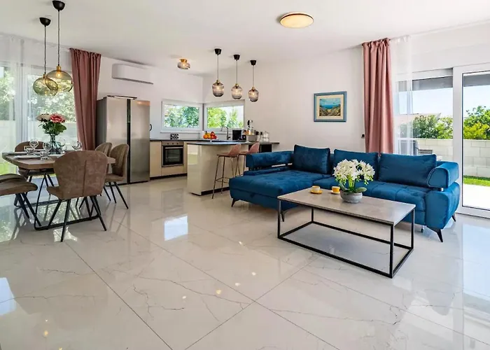 Bura With Pool And Sauna Vilă Barbat na Rabu