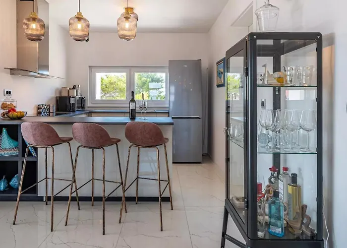 Bura With Pool And Sauna *