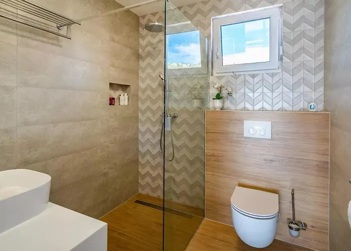 Bura With Pool And Sauna *