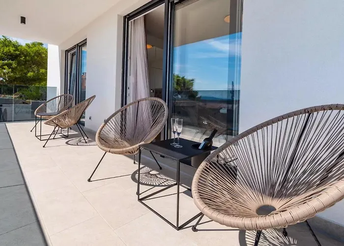 Bura With Pool And Sauna Vilă