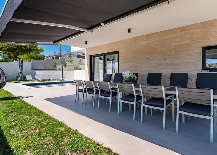 Bura With Pool And Sauna