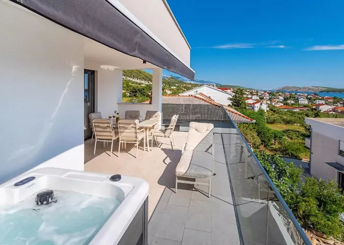 Bura With Pool And Sauna *