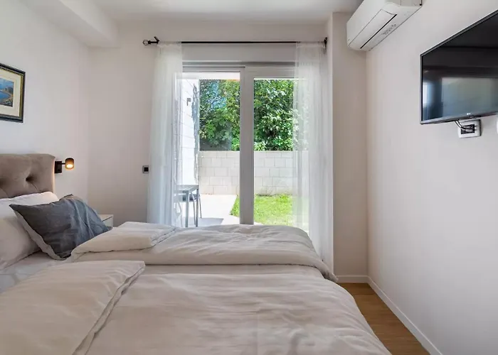 Bura With Pool And Sauna Vilă