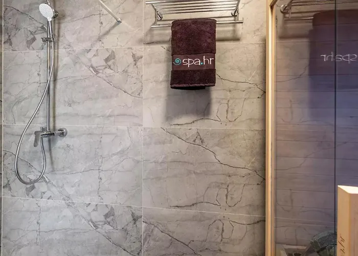 Bura With Pool And Sauna Vilă