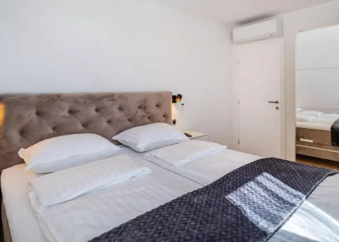 Bura With Pool And Sauna Vilă