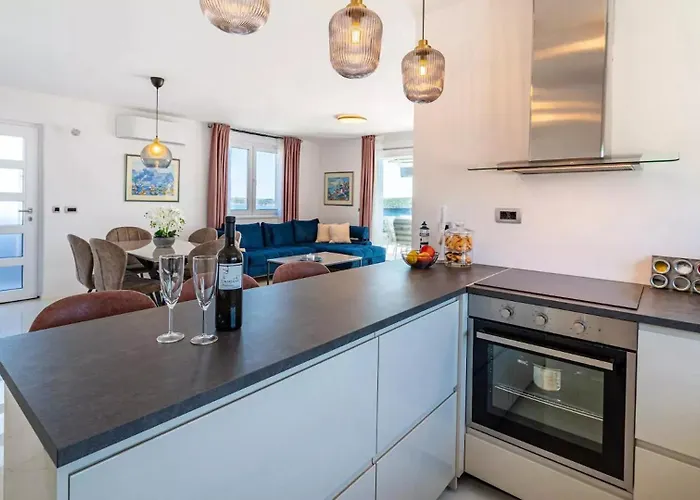 Bura With Pool And Sauna Vilă