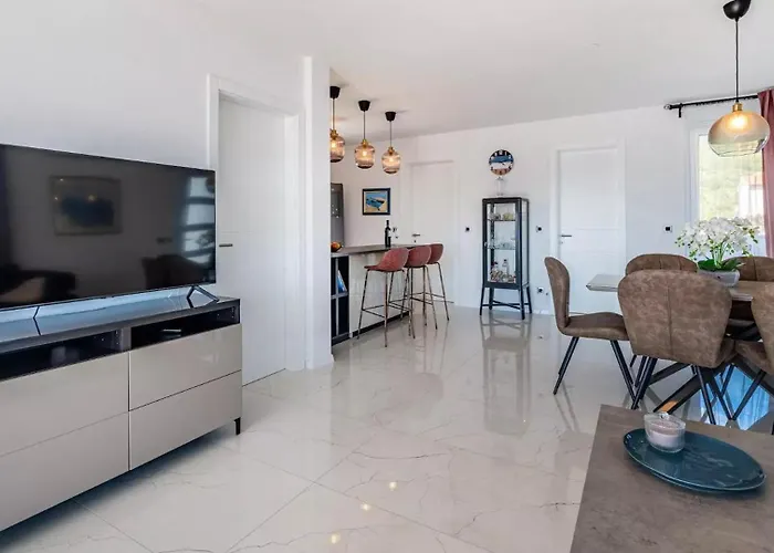 Bura With Pool And Sauna Vilă *