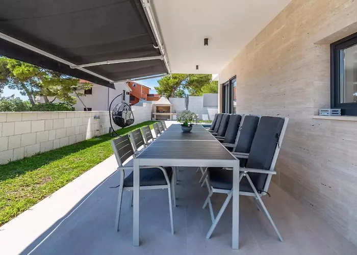 Bura With Pool And Sauna Vilă *