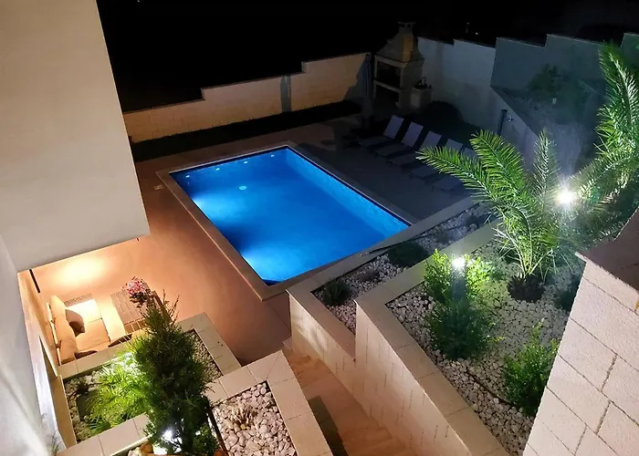 Bura With Pool And Sauna Vilă *